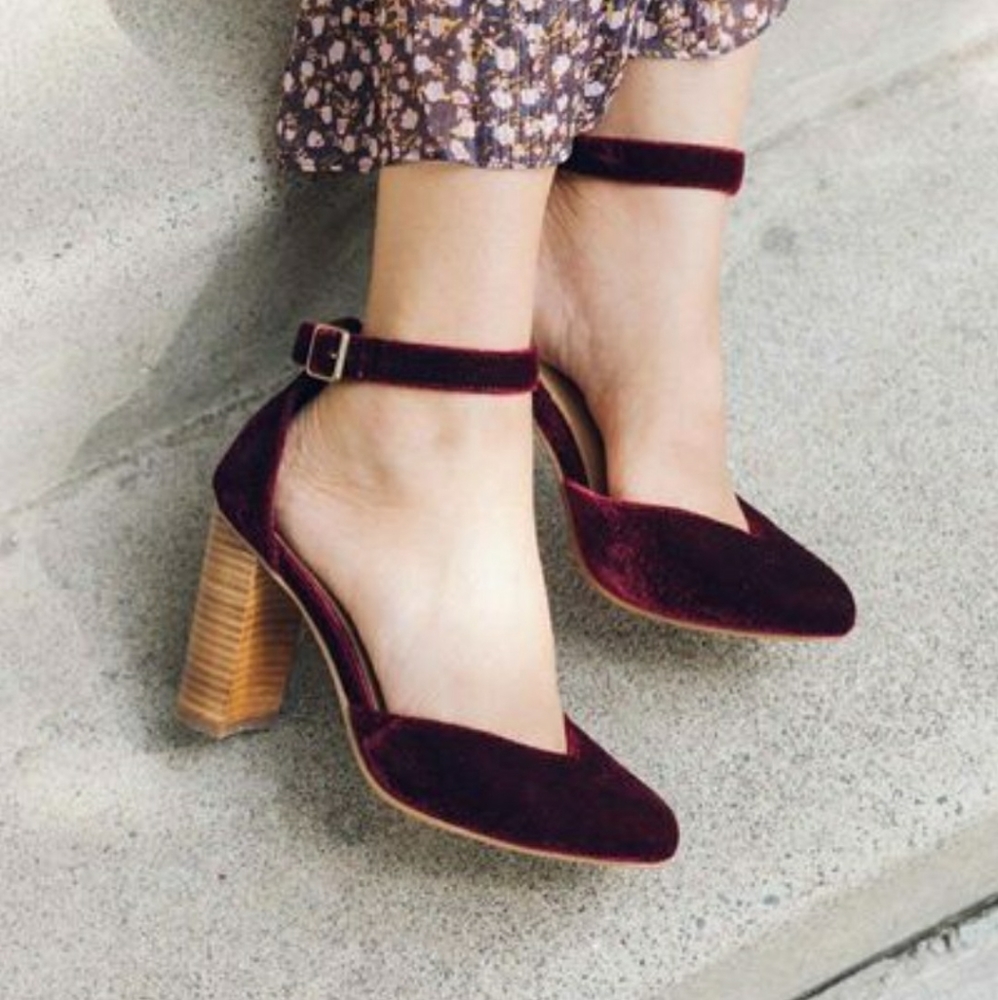 NWOB Soludos Collette Burgundy sz 11